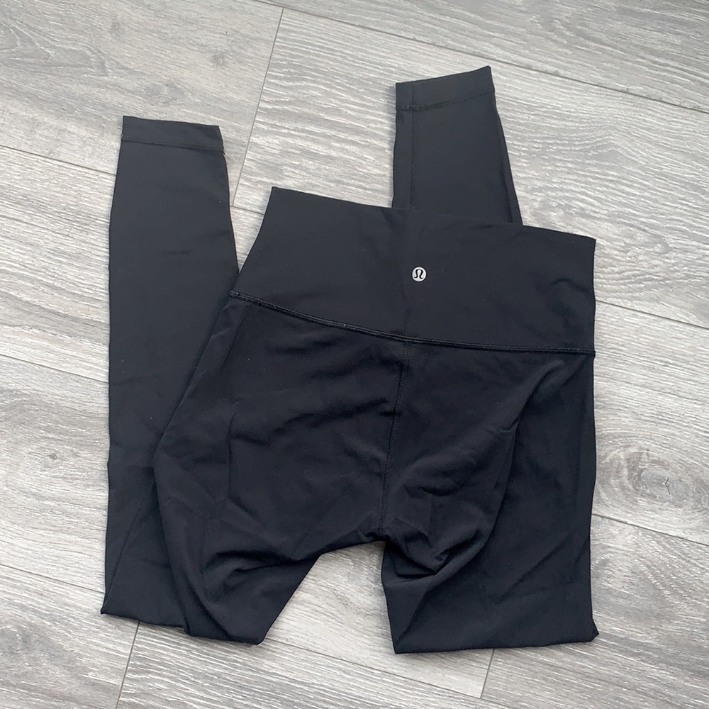 EUC lululemon wunder under / size 6